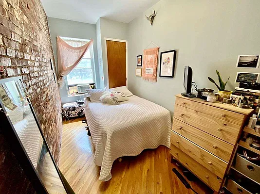 Rented by Realty Nerd | media 10