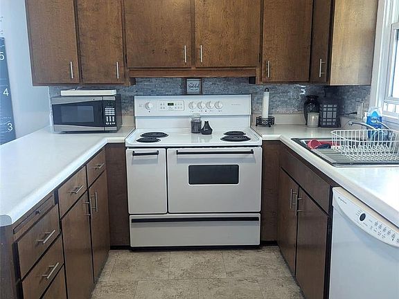 3rd image of 529 La Rose St