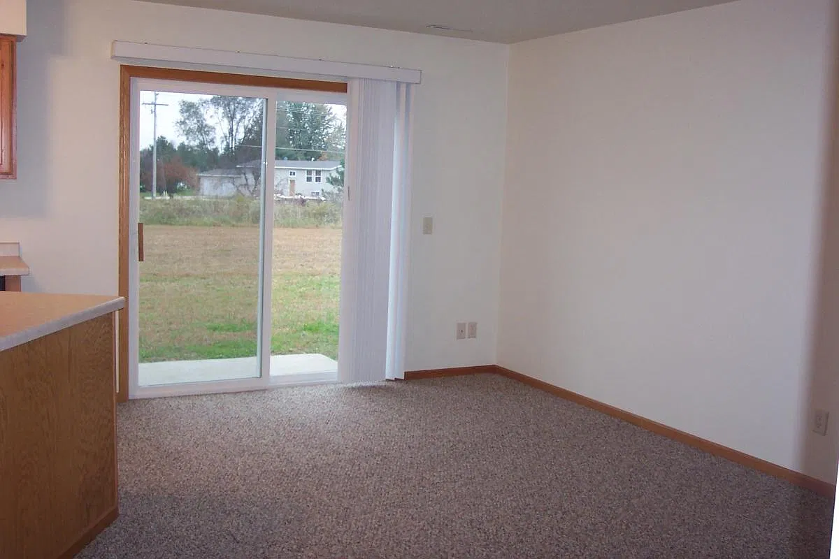 2 bed, 1.5 bath, 1200 sqft, $1,250 — Photo 4
