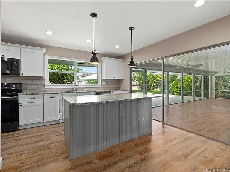 53 N Sewalls Point Rd — Photo 17