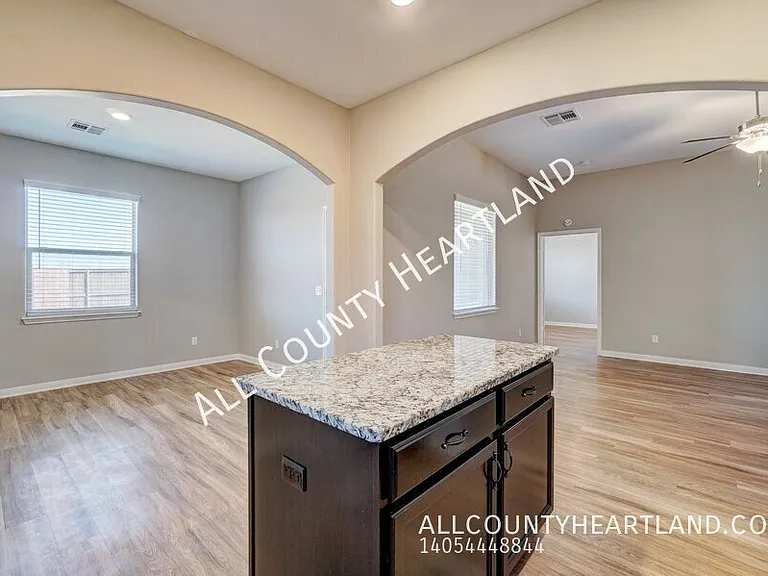 309 E Georgia Ter — Photo 5