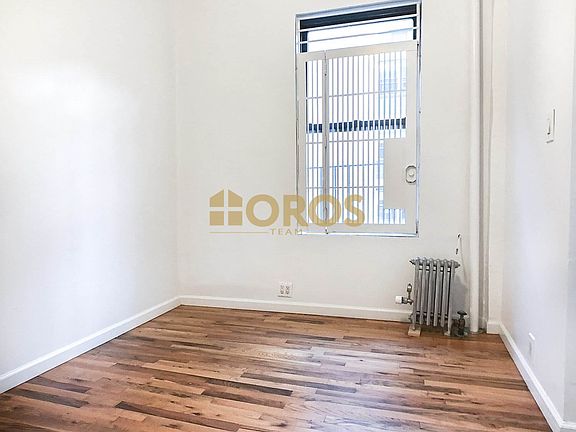 5th image of 238 E 7th St APT 14