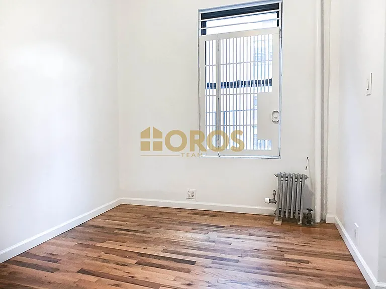 238 E 7th St #14 — Photo 5
