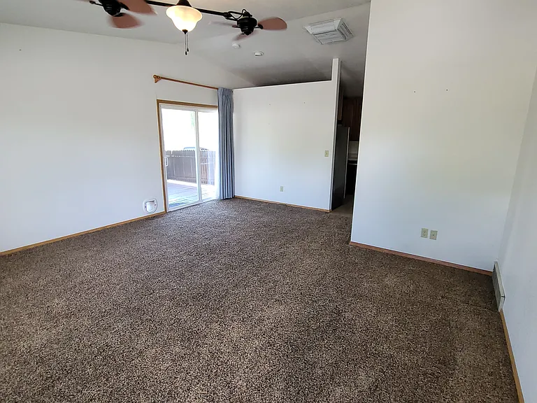 627 Highline Dr — Photo 2