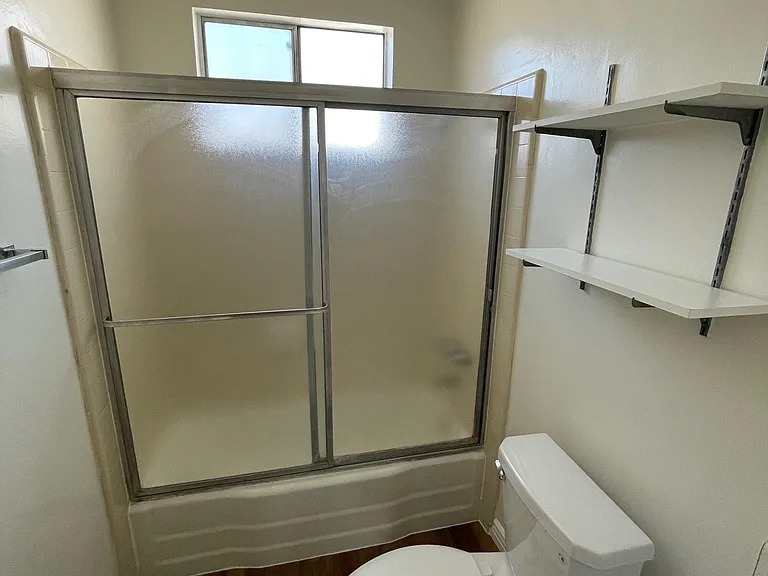 70 N Meridith Ave #6 — Photo 12