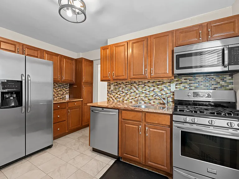 6730 Clyde St #5B — Photo 20
