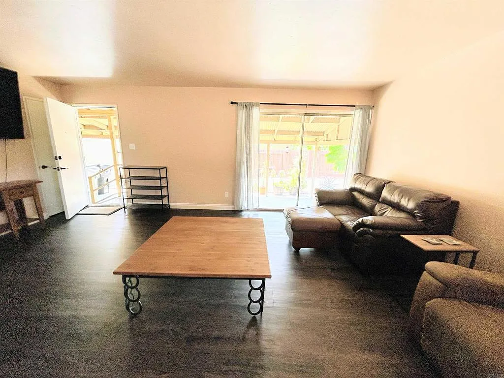 3 bed, 1250 sqft, $3,500 — Photo 4