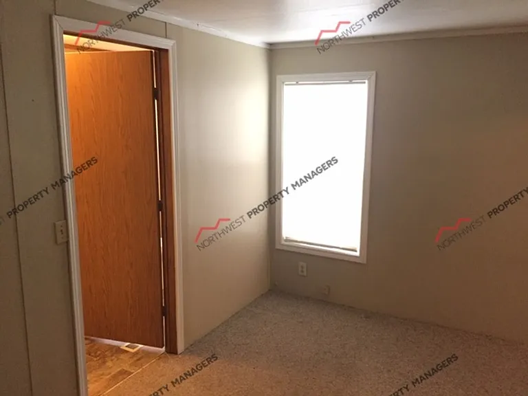 2495 NE Kresky Ave — Photo 14