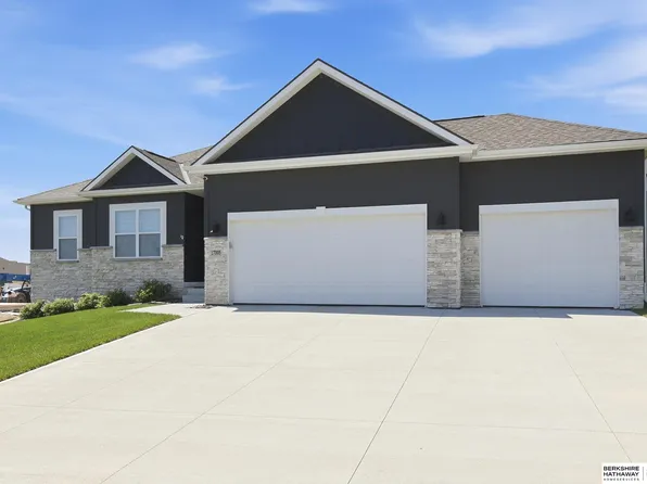 17005 Daniel St, Bennington, NE 68007