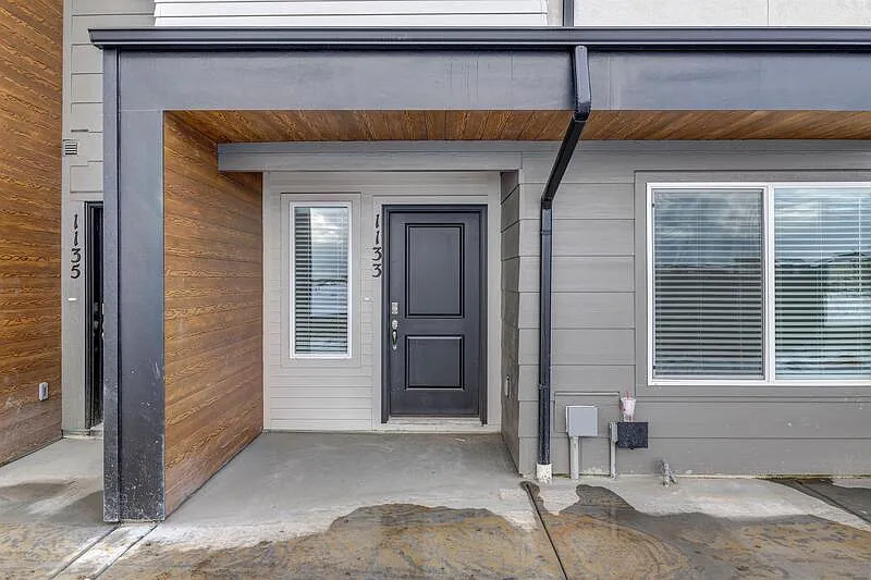 4 bed, 3.0 bath, 2100 sqft, $650 — Photo 2