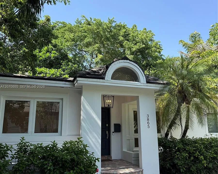 3865 Poinciana Ave