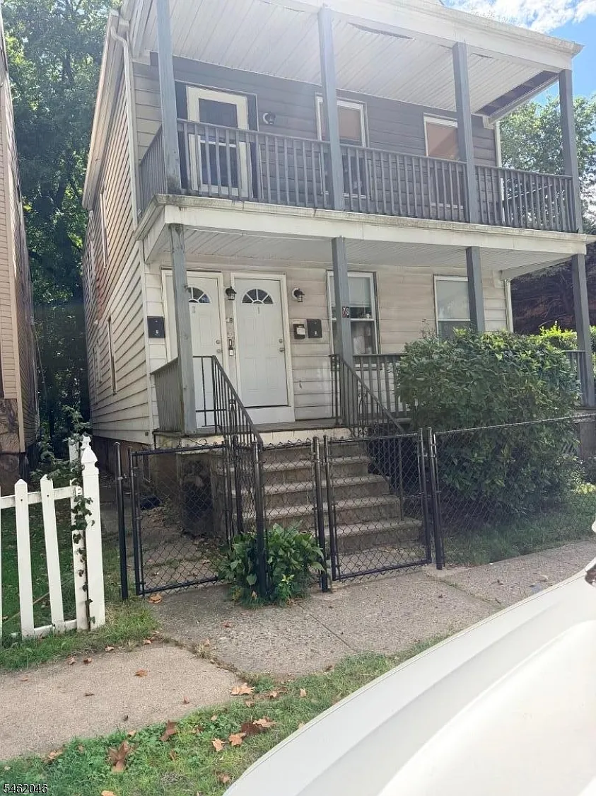 2 bed, 1.0 bath, $2,500 — Photo 2