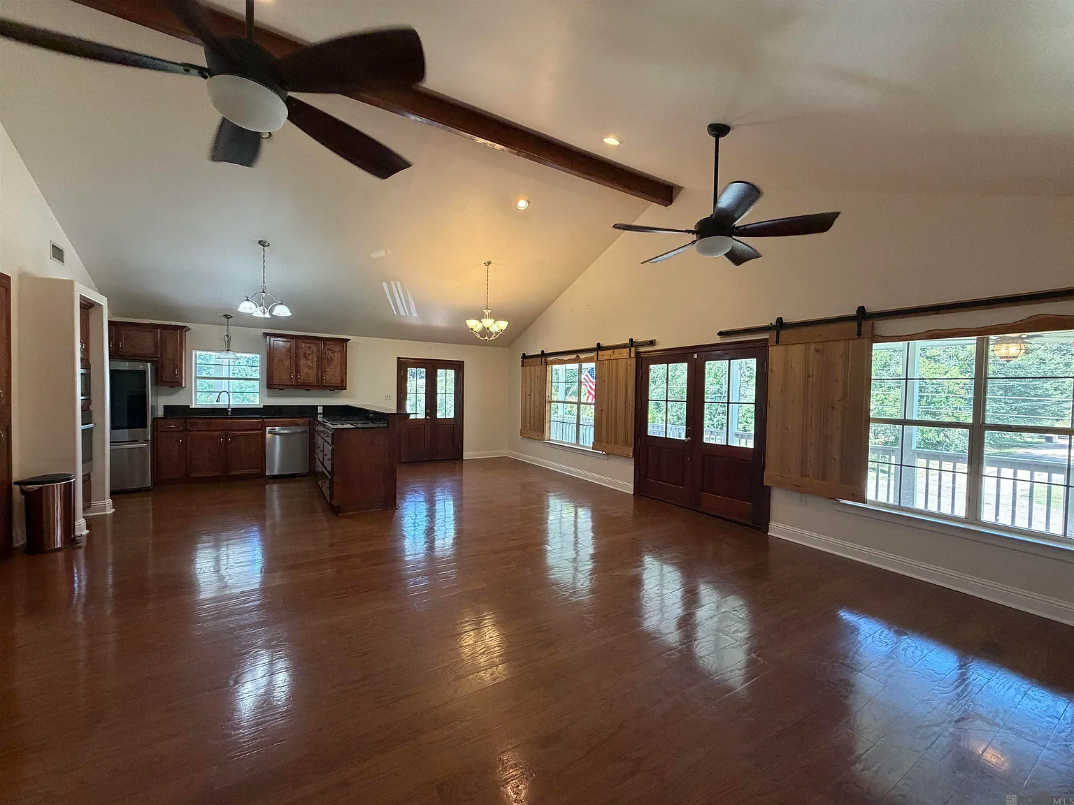 3 bed, 2264 sqft, $2,200 — Photo 4