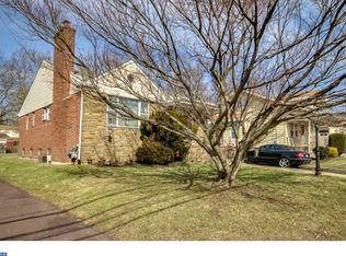 11 Center Ave, Willow Grove, PA 19090