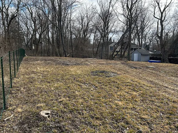 38063 N Dewey St, Spring Grove, IL 60081