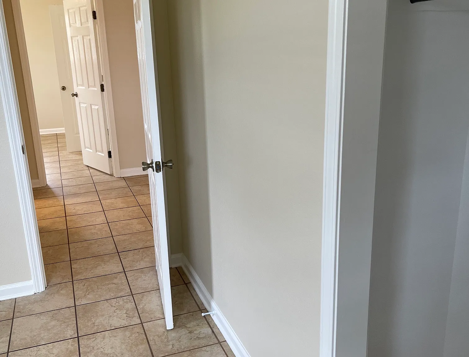 4 bed, 1986 sqft, $3,000 — Photo 2
