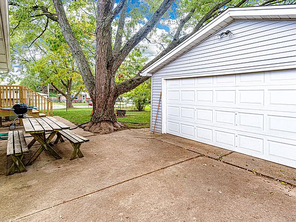 2nd image of 1401 Edgerton Dr