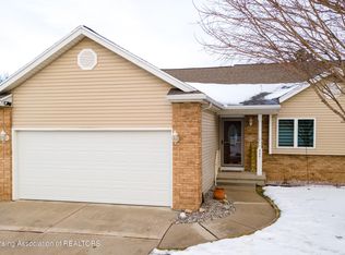 525 White Pine Blvd, Lansing, MI 48917
