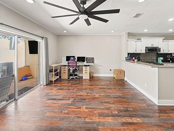 3rd image of 6980 ULMERTON ROAD #9E