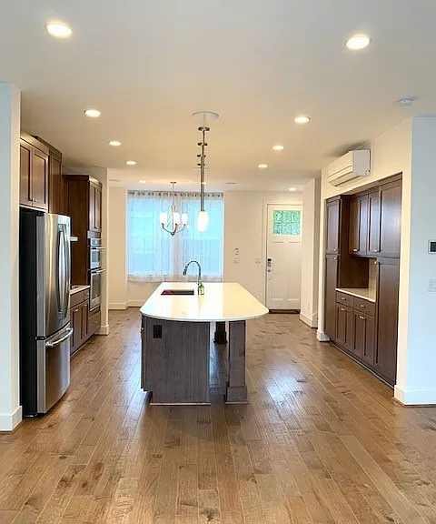 901 W McGraw St — Photo 5