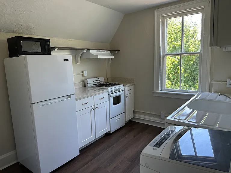 1617 N Van Buren St #A — Photo 13