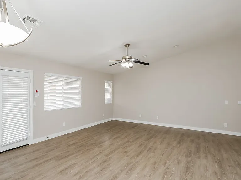 922 Strider Dr — Photo 4