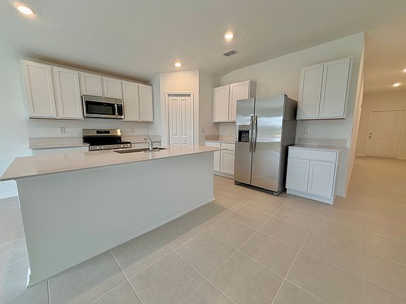 4th image of 2280 Green Valley St
