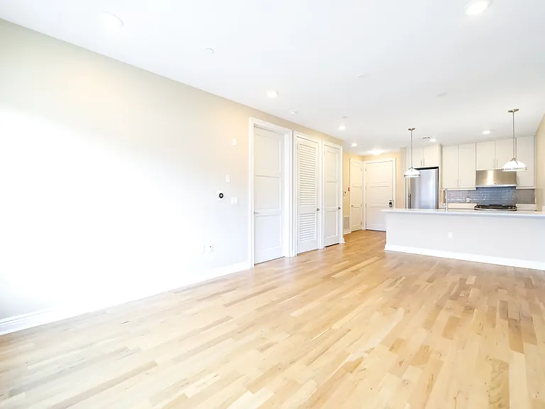 12 Main St #405 — Photo 11