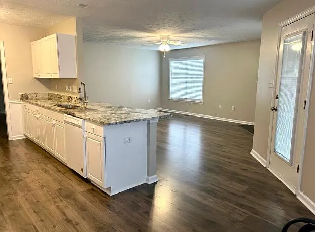 1130 Alexwood Dr — Photo 5