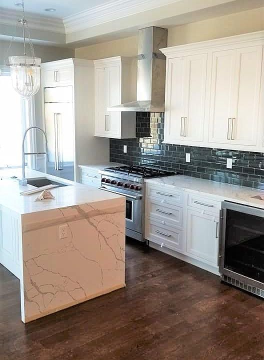 2nd image of 934 E 2nd St #17
