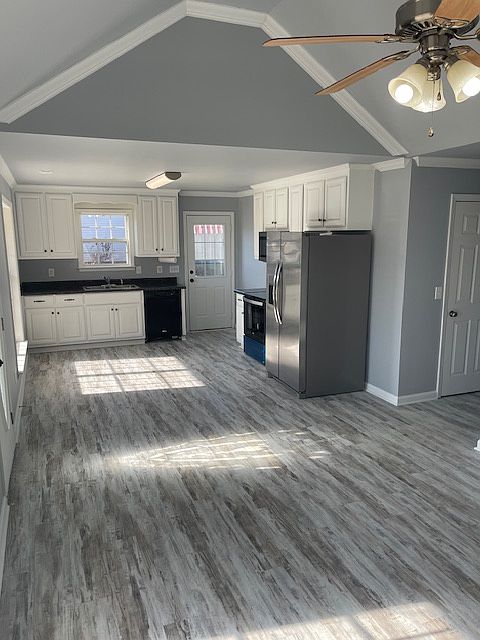 Eat in kitchen with new appliances.