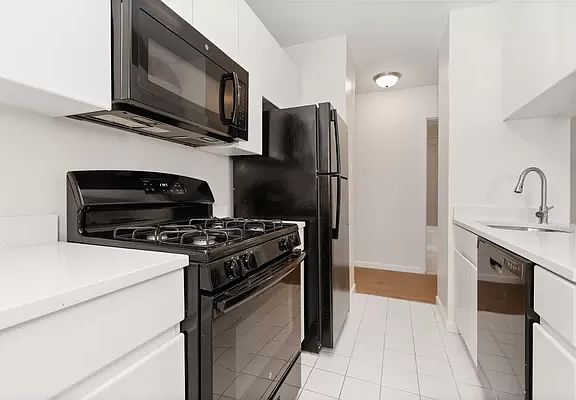 5th image of 250 E 40th St APT 15E
