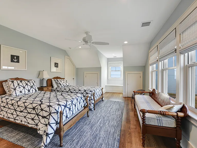 7 Peconic Ave — Photo 15