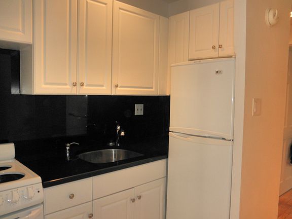 2nd image of 155 E 84th St APT 7C