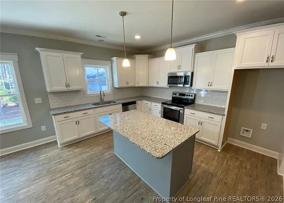 5 bed, 3.0 bath, 2444 sqft, $2,400 — Photo 3