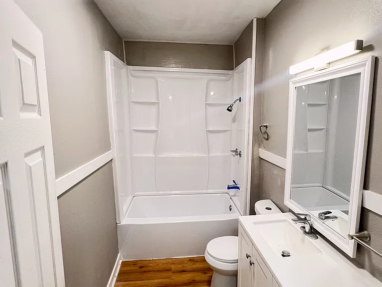 4300 W 17th St — Photo 5