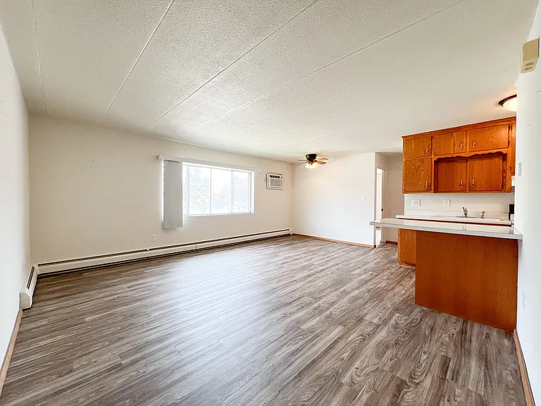 Midtown Apartments — Photo 7