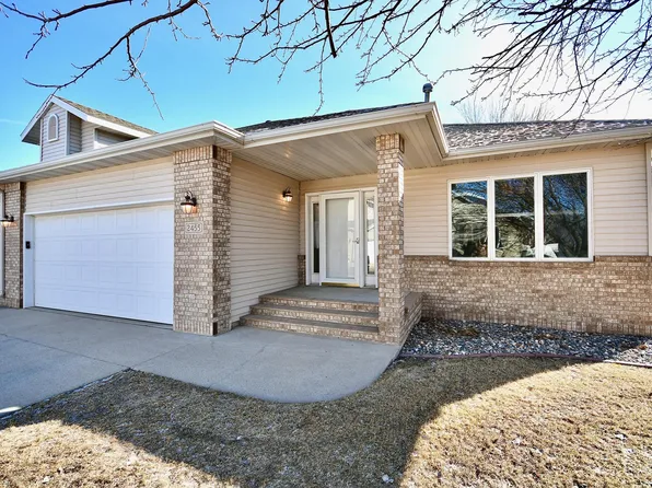 2455 Madison Square Dr S, Fargo, ND 58104