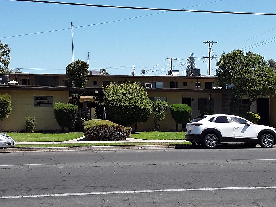 2424 N Wishon Ave #G