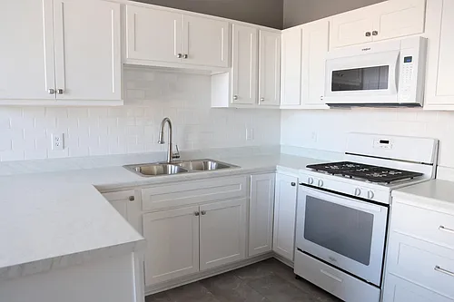 5210 Bancroft Ave #2W Photo 1