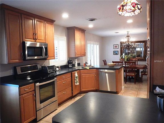 3rd image of 3118 Cecelia Dr