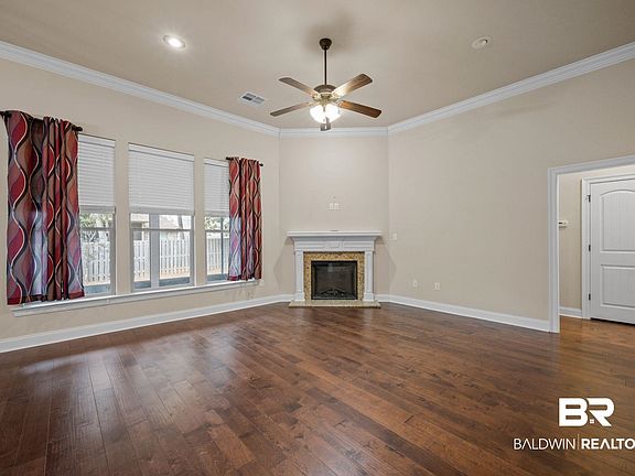 5th image of 1085 Destin Ave