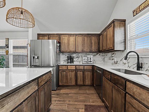 4th image of 620 Caladium Dr