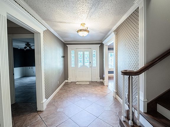 5th image of 6605 Oxford Ave