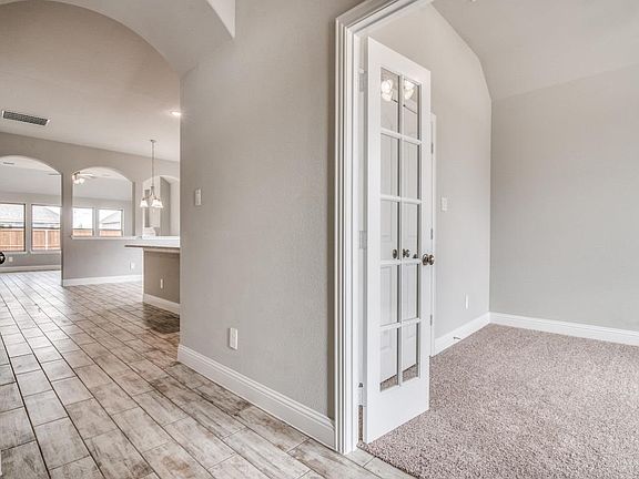4th image of 516 Redbud Dr