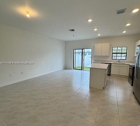 4th image of 669 NW 6th Ter
