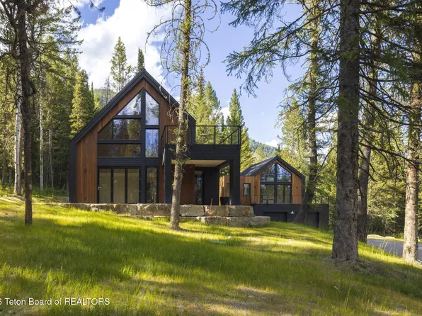 6635 W Highway 22, Wilson, WY 83014