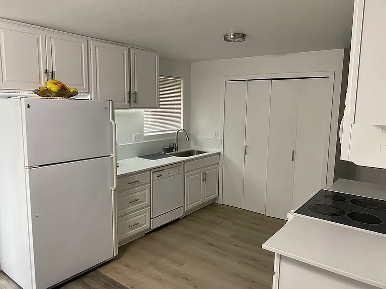 11821 Admiralty Way #1 — Photo 12