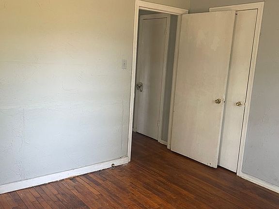 3rd image of 2702 Meadow Ave