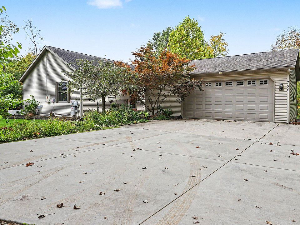 1st image of 734 Catfish Dr